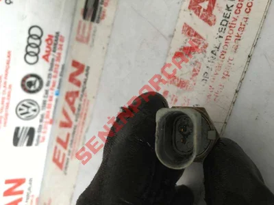 02T945415E - GERİ VİTES LAMBASININ ŞALTERİ - Used Original