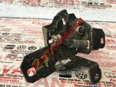 1J0823509 - KAPAK KİLİDİNİN ALT PARÇASI