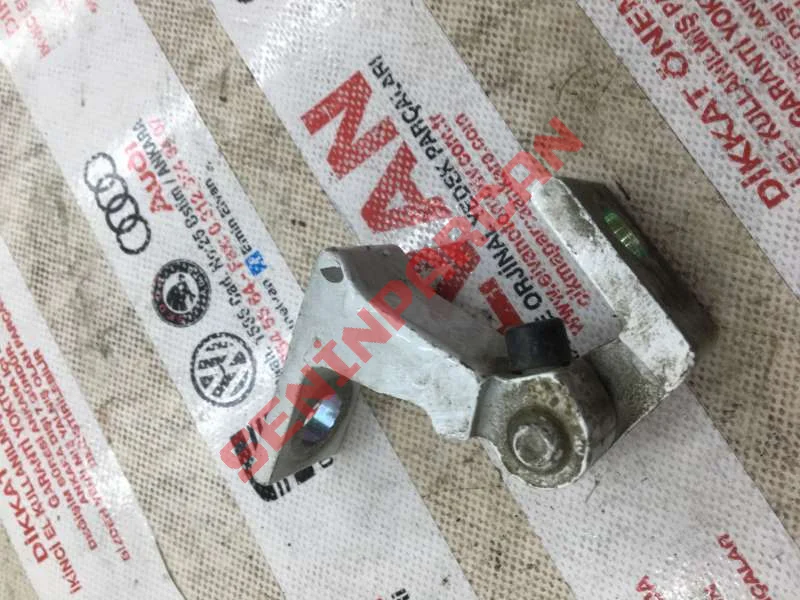 8K0831402F - KAPI MENTESESI