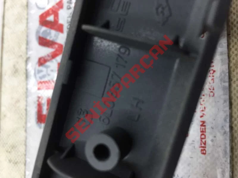 6L0867179 - KAPI KAPLAMASI İÇİN TUTUCU