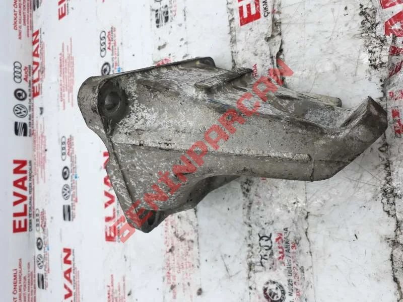 8D0199308AD - BRAKET