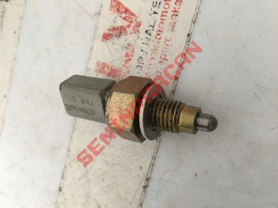 02T945415E - GERİ VİTES LAMBASININ ŞALTERİ - İkinci El Orjinal