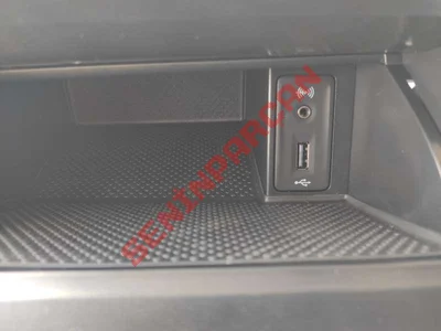 USB VE AUX IN SOKETI