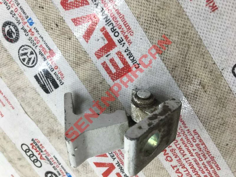 8K0831402F - KAPI MENTESESI