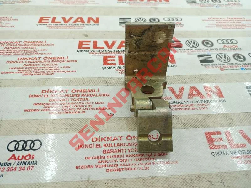 8D0831401B - HINGE