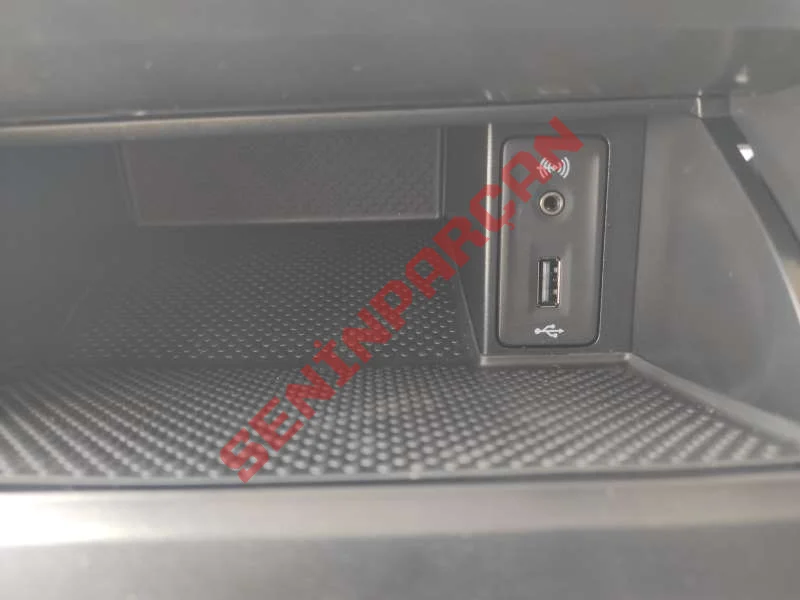 5G0035222C - USB VE AUX IN SOKETI