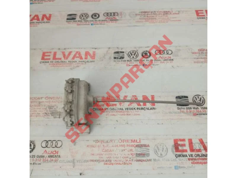 8D0862153 - IZOLATOR