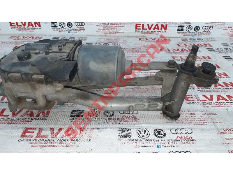 8P1955023K - MOTORLU SILECEK BRAKETI