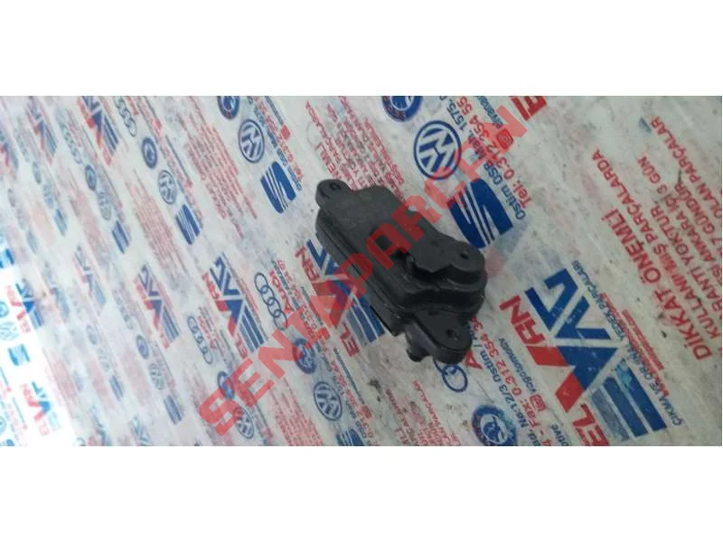 8V0862153A - DEPO KAPAK MOTORU