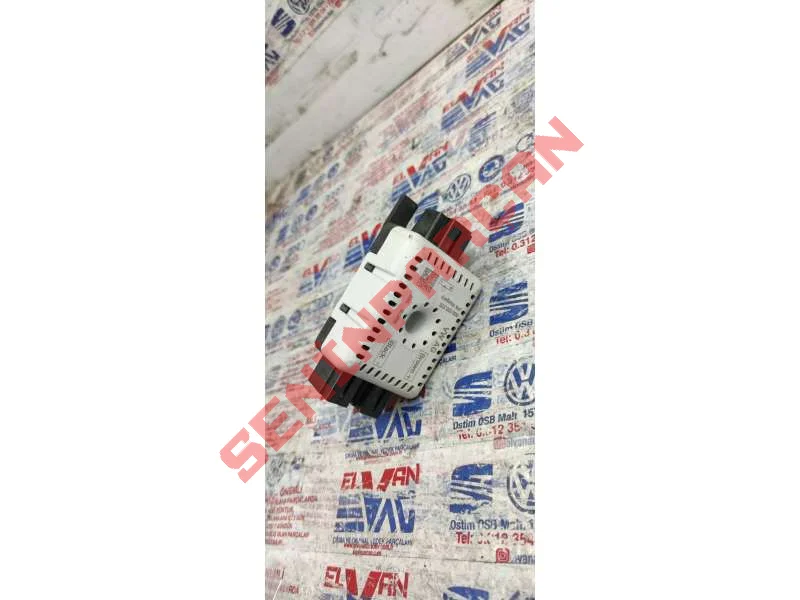 5Q0035570 - AUX GIRIS SOKETI